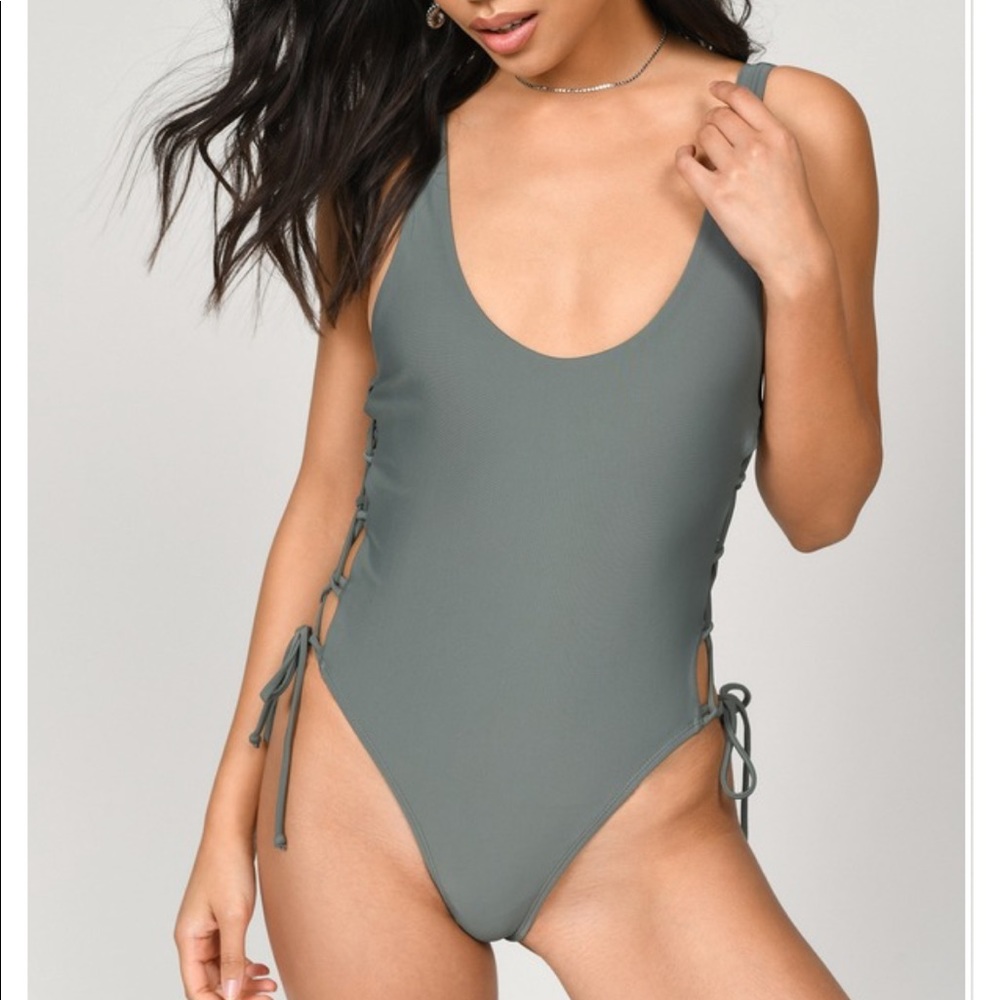 Backless swimsuit